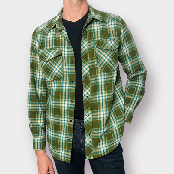L.L.‎ Bean Green Plaid Snap Front Shirt - Picture 2 of 7